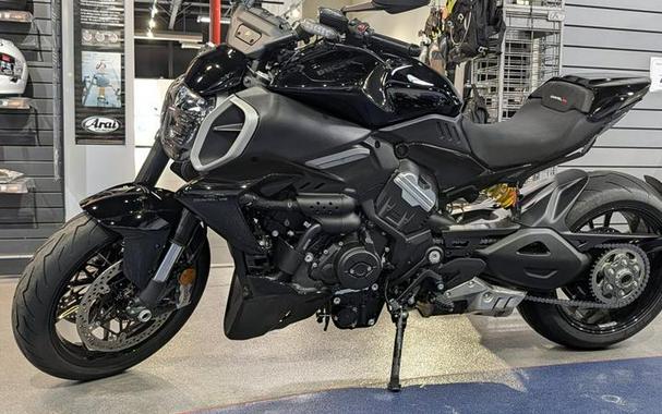 2025 Ducati Diavel V4 Thrilling Black