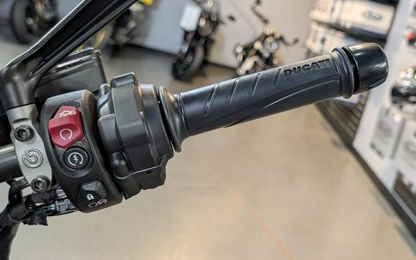 2025 Ducati Diavel V4 Thrilling Black