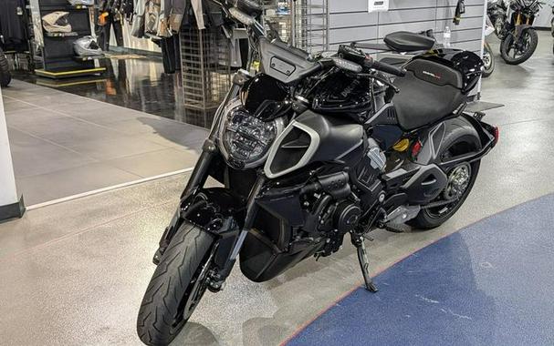 2025 Ducati Diavel V4 Thrilling Black