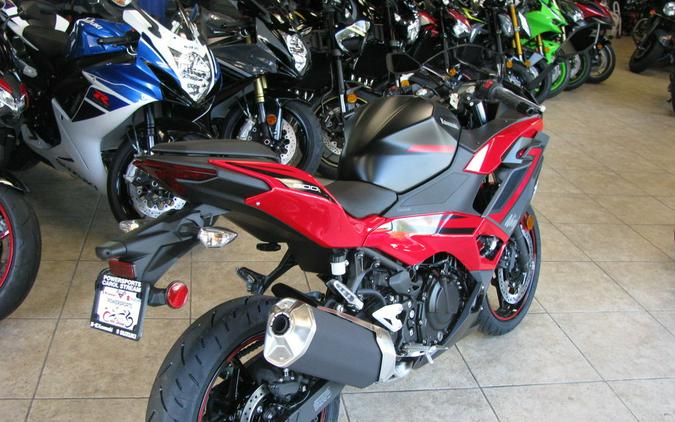 2024 Kawasaki Ninja® 500 ABS Passion Red/Metallic Flat Spark Black