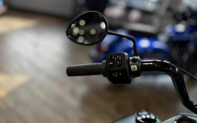 2026 Indian Motorcycle® Springfield ® Dark Horse® Black Smoke