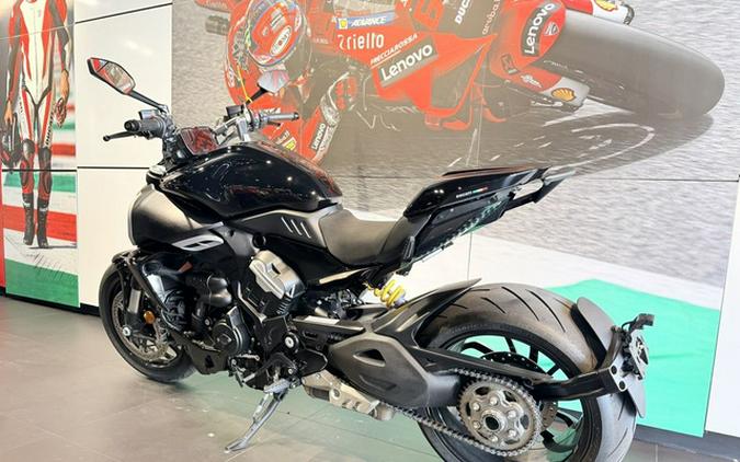 2025 Ducati Diavel V4 Thrilling Black
