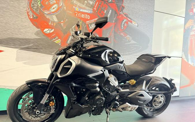2025 Ducati Diavel V4 Thrilling Black
