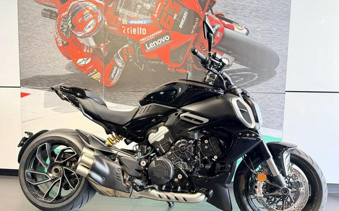 2025 Ducati Diavel V4 Thrilling Black