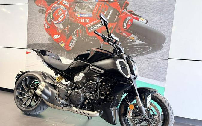 2025 Ducati Diavel V4 Thrilling Black