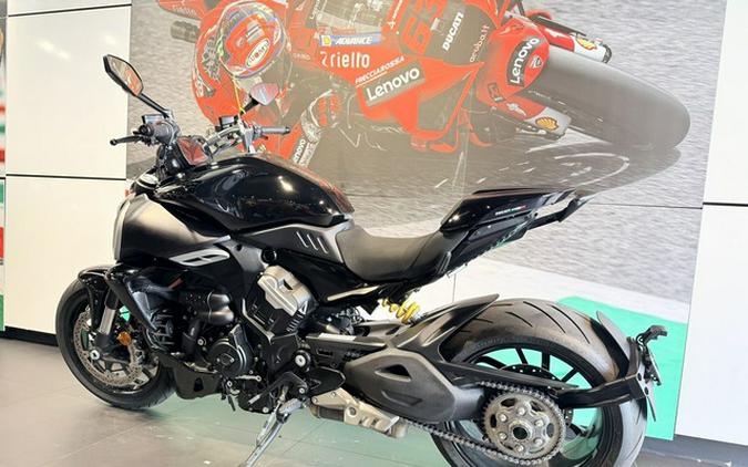 2025 Ducati Diavel V4 Thrilling Black