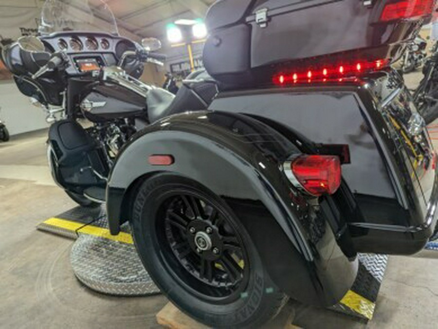 2024 Harley-Davidson Tri Glide Ultra Vivid Black