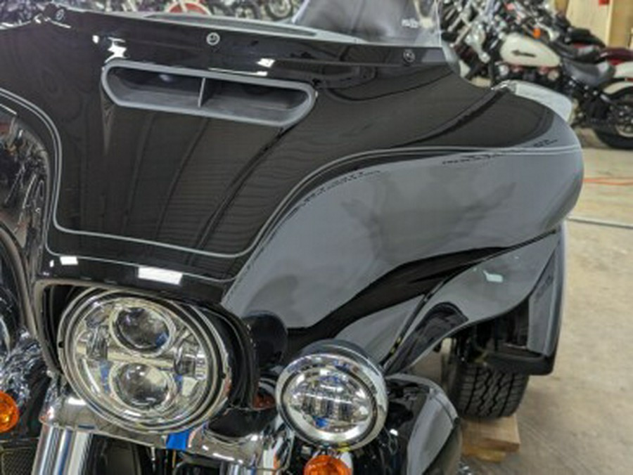 2024 Harley-Davidson Tri Glide Ultra Vivid Black