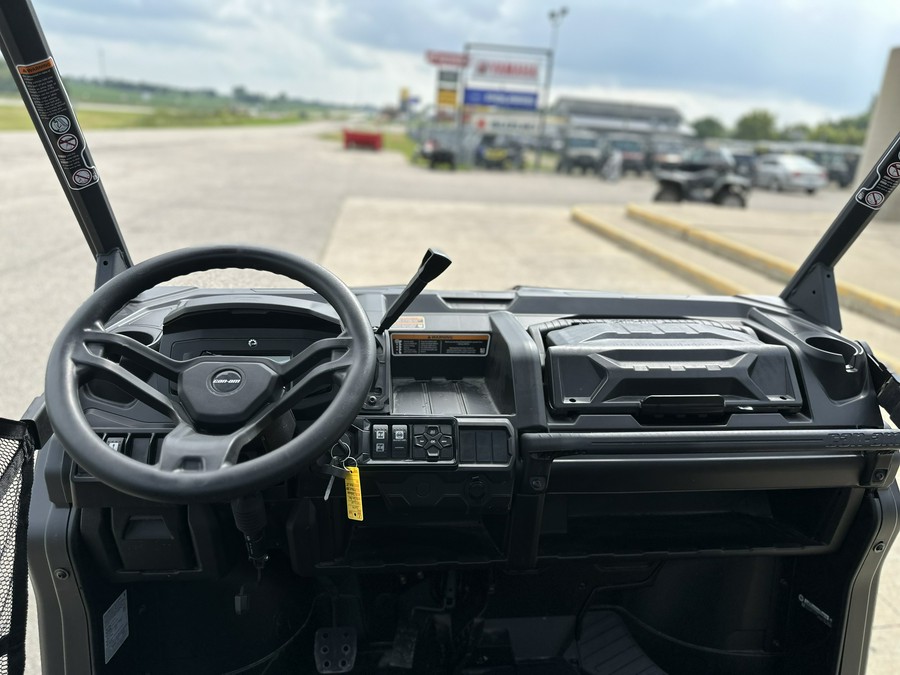 2024 Can-Am Defender XT HD10