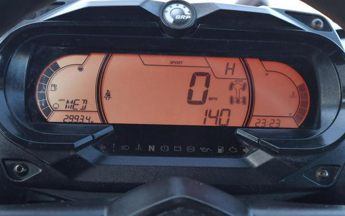 2020 Can-Am® Maverick™ X3 MAX X™ rs Turbo RR Hyper Silver, Intense Blue & Manta Green