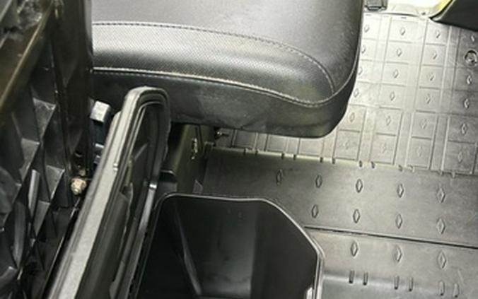 2023 Can-Am Defender MAX XT HD9