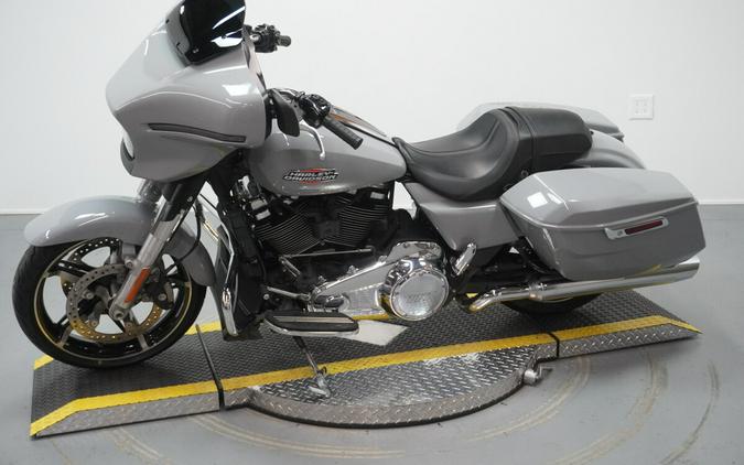 2024 Harley-Davidson® Street Glide® Billiard Gray