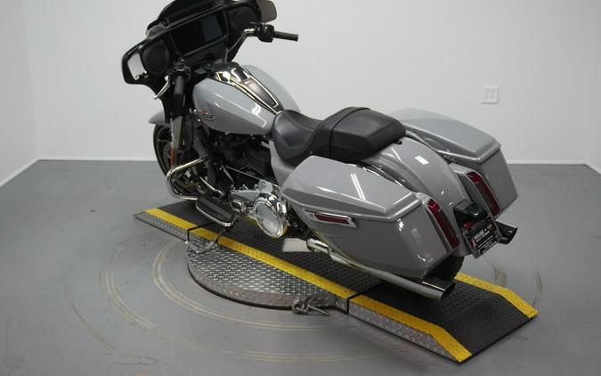 2024 Harley-Davidson® Street Glide® Billiard Gray