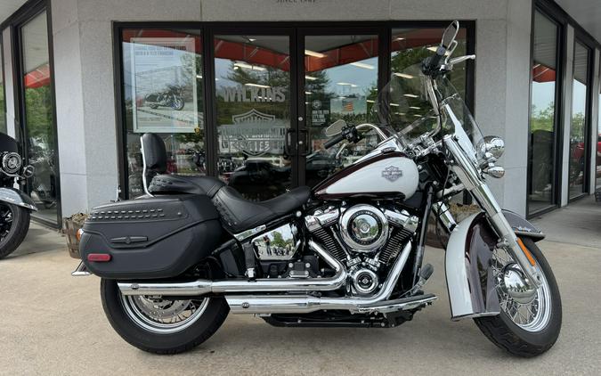 2021 HARLEY-DAVIDSON FLHC HERITAGE CLASSIC in Midnight Crimson/Stonewashed White Pearl