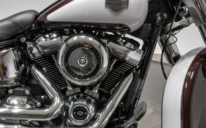 2021 HARLEY-DAVIDSON FLHC HERITAGE CLASSIC in Midnight Crimson/Stonewashed White Pearl