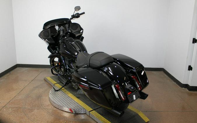 2026 Harley-Davidson® Road Glide® VIVID BLACK