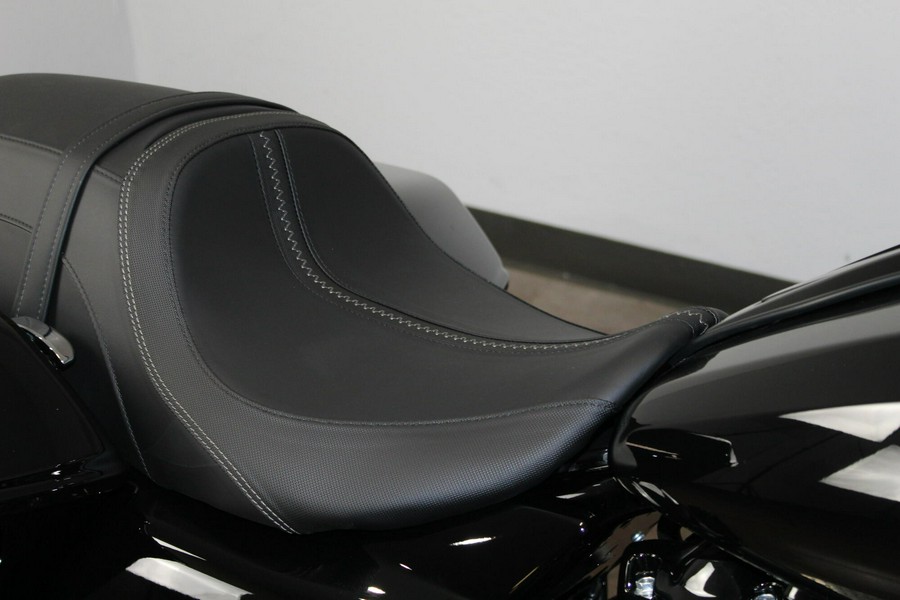 2026 Harley-Davidson® Road Glide® VIVID BLACK