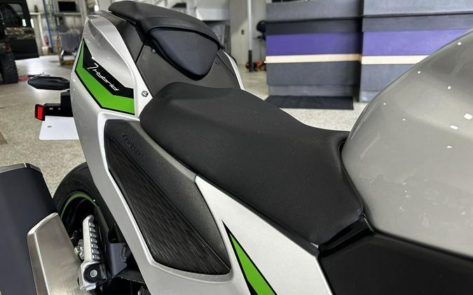 2024 Kawasaki Z7 Hybrid ABS