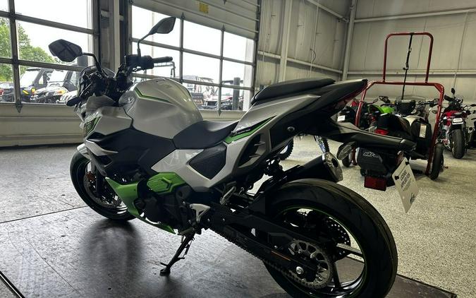 2024 Kawasaki Z7 Hybrid ABS