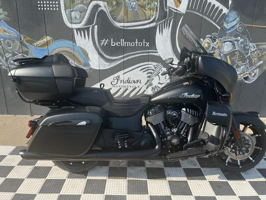 2024 Indian Motorcycle® Roadmaster® Dark Horse® w/Powerband Audio Package Black Smoke