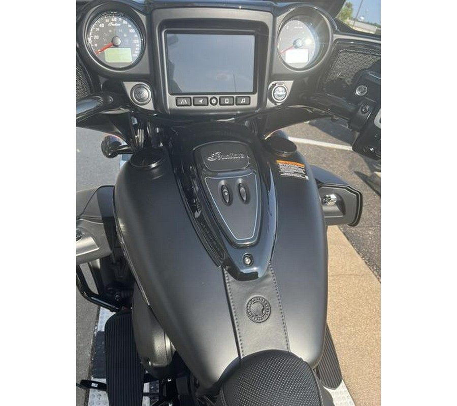 2024 Indian Motorcycle® Roadmaster® Dark Horse® w/Powerband Audio Package Black Smoke