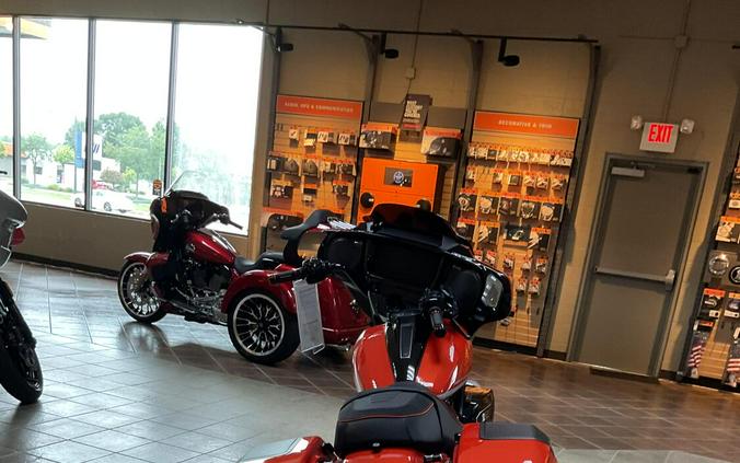 FLHXSE 2024 CVO™ Street Glide®