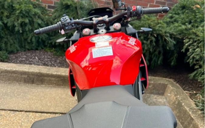 2023 Aprilia Tuono V4
