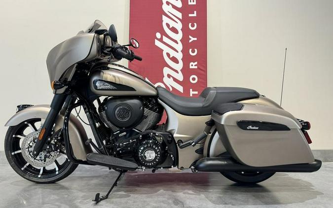 2024 Indian Motorcycle® Chieftain® Dark Horse® w/Powerband Audio Pkg Sandstone Smoke