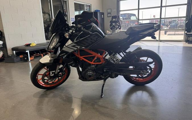 2022 KTM Duke 390
