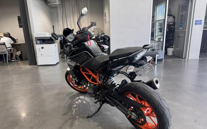 2022 KTM Duke 390