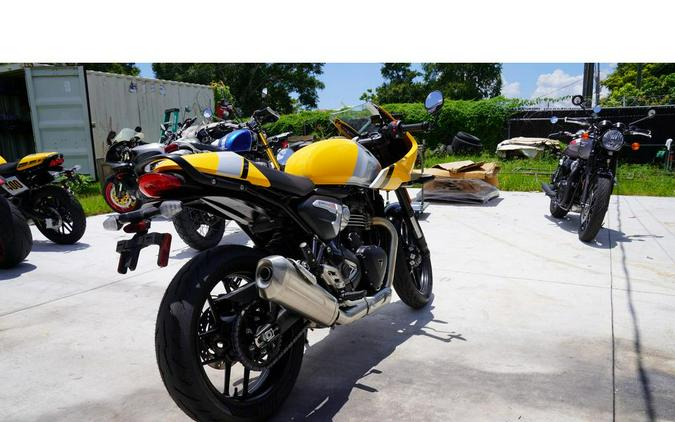 2026 Triumph Thruxton 400