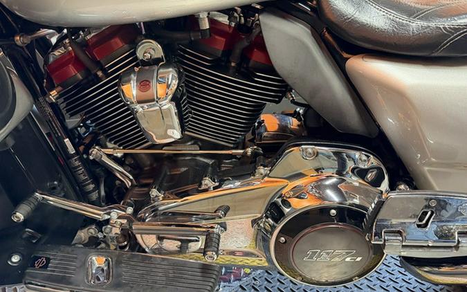 2019 Harley-Davidson Street Glide FLHXSE - CVO