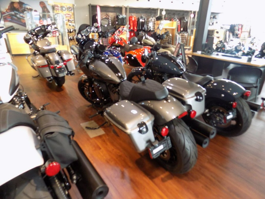 2025 Indian Motorcycle® Sport Chief RT Heavy Metal