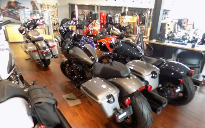 2025 Indian Motorcycle® Sport Chief RT Heavy Metal