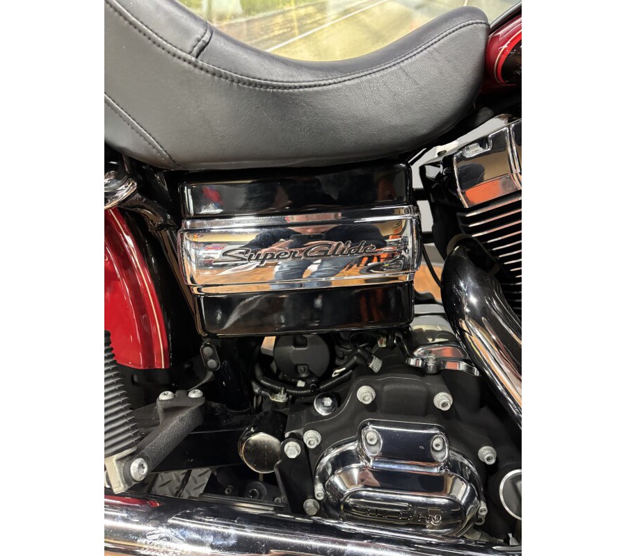 2013 Harley-Davidson® Super Glide® Custom EMBR RED/MERLOT W/ PINSTRIP