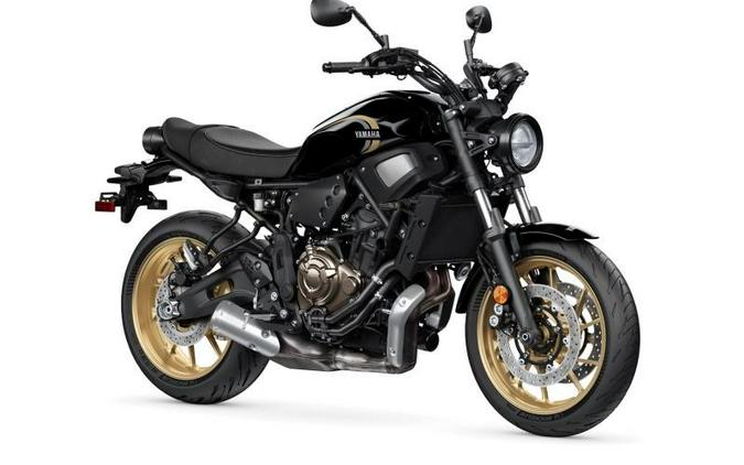 2022 Yamaha XSR700 Review [A Dozen Retro Fast Facts]