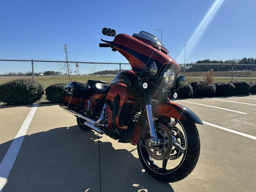 2017 Harley-Davidson® FLHXSE - CVO™ Street Glide®