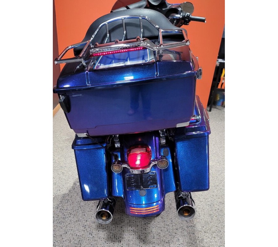 2009 Harley-Davidson® Street Glide® Abyss Blue Crushed Sapphire