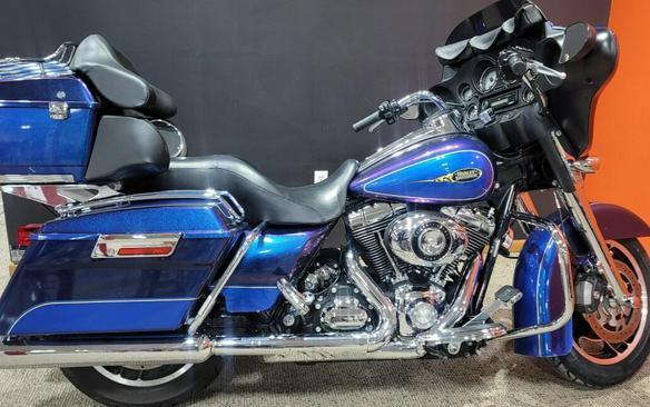 2009 Harley-Davidson® Street Glide® Abyss Blue Crushed Sapphire