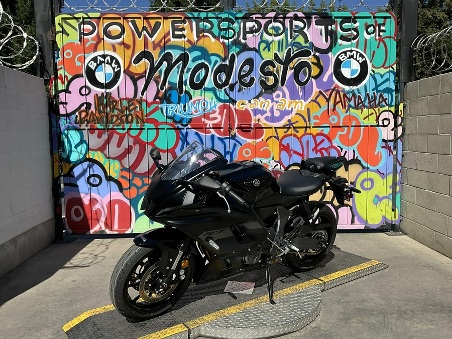 2025 Yamaha YZF-R7