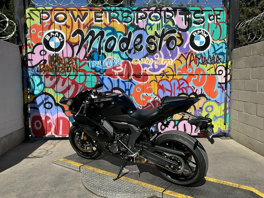 2025 Yamaha YZF-R7