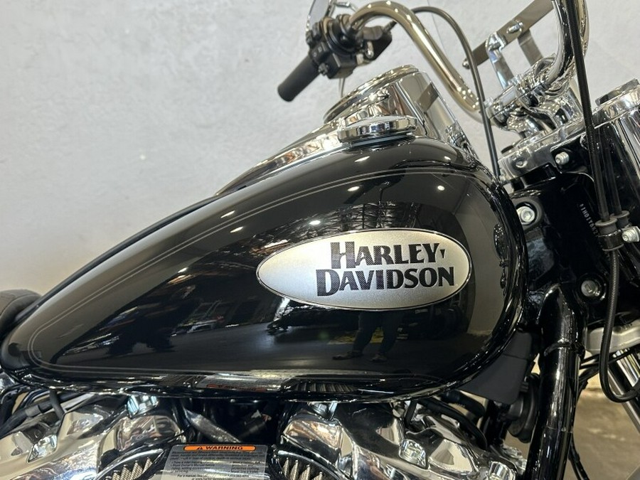 Harley-Davidson Heritage Classic 2024 FLHCS 84385817 VIVID BLACK W/ PINSTRIPE