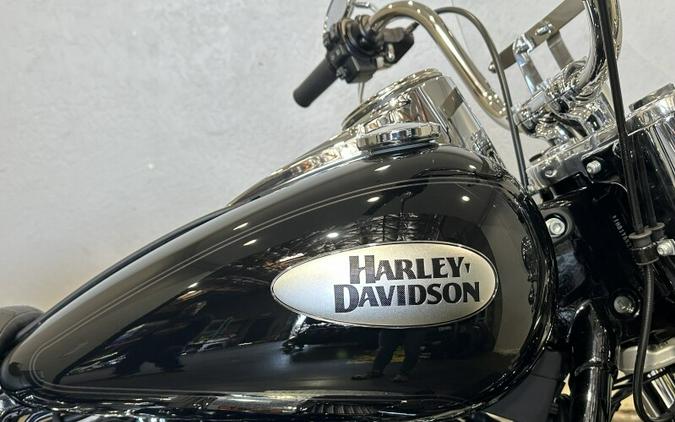 Harley-Davidson Heritage Classic 2024 FLHCS 84385817 VIVID BLACK W/ PINSTRIPE