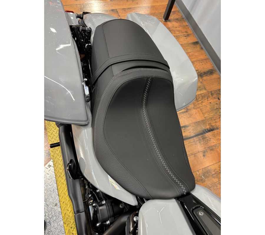 2025 Harley-Davidson® Road Glide™ BILLIARD GRAY