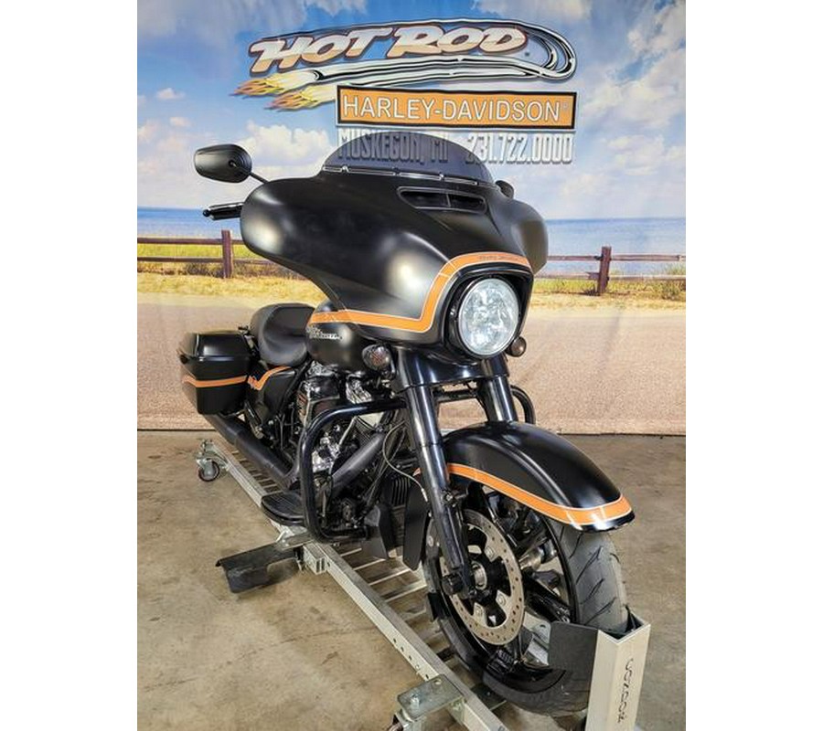 2017 Harley-Davidson® FLHXS - Street Glide® Special