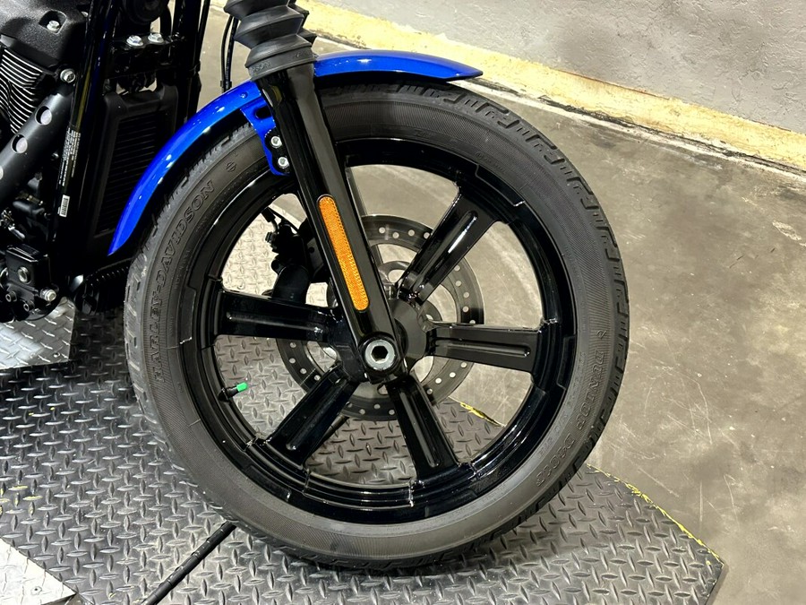 Harley-Davidson® Street Bob™ 114 2024 FXBBS 020036T BLUE BURST