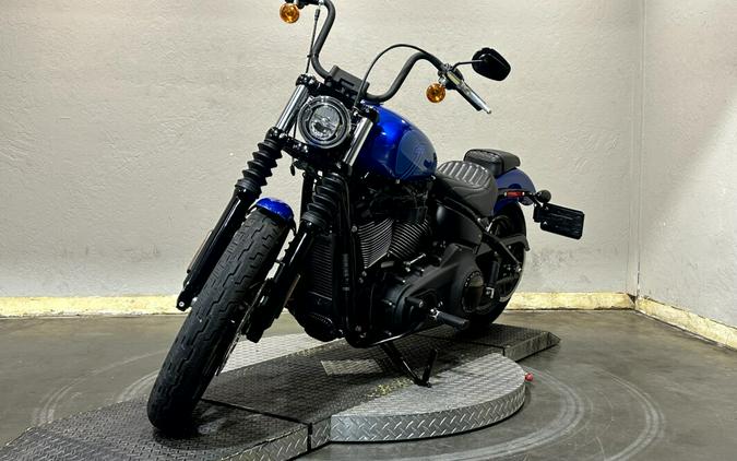 Harley-Davidson® Street Bob™ 114 2024 FXBBS 020036T BLUE BURST