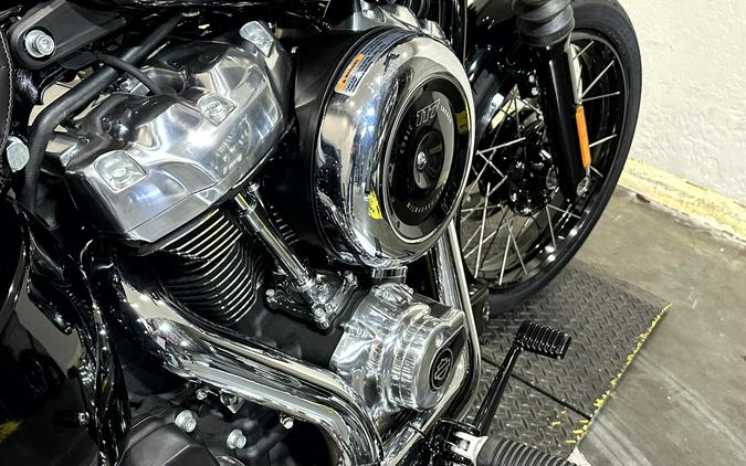 2026 Harley-Davidson® Street Bob® VIVID BLACK
