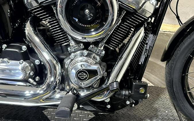 2026 Harley-Davidson® Street Bob® VIVID BLACK