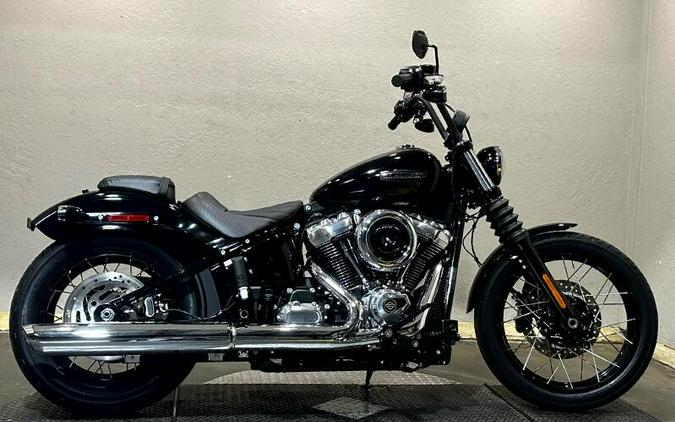 2026 Harley-Davidson® Street Bob® VIVID BLACK